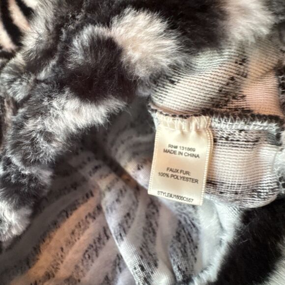 Honey & Sparkle Faux Fur Soft Zebra Print Cropped 1/4 Zip Pullover Size Small - Picture 5 of 10